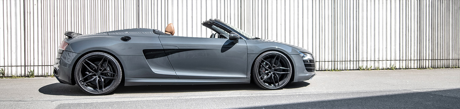 Side view Audi R8 Spyder V10