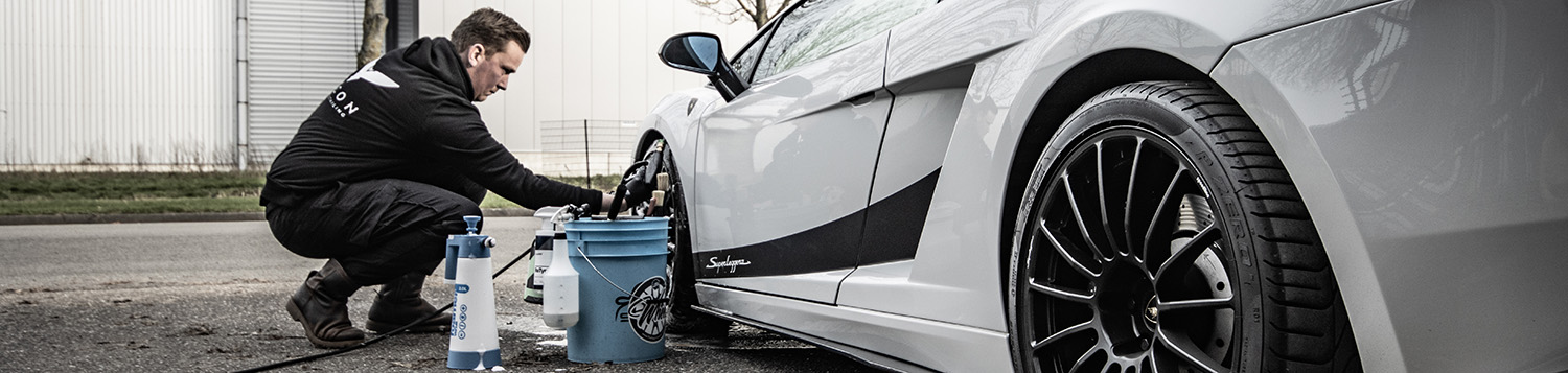 Cleaning Lamborghini Gallardo Superleggera