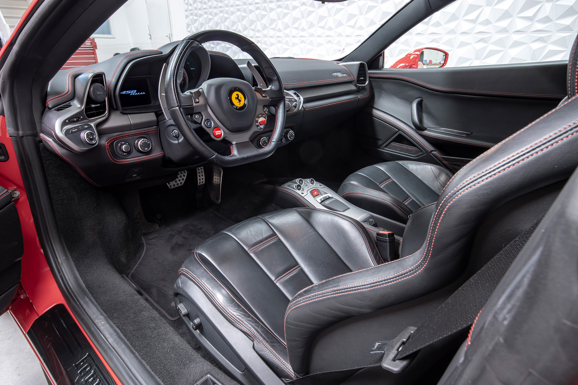 Ferrari 458 Italia interior